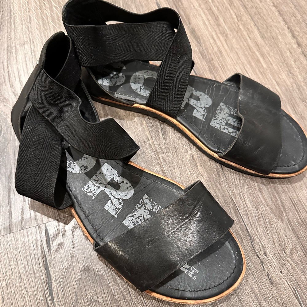 Sorel Ella Flat